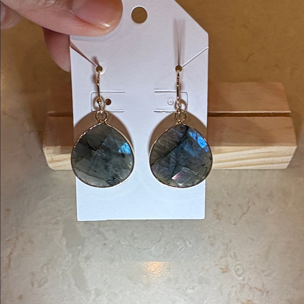 Elegant NEW Artisan Made Labradorite Teardrop Earrings ..